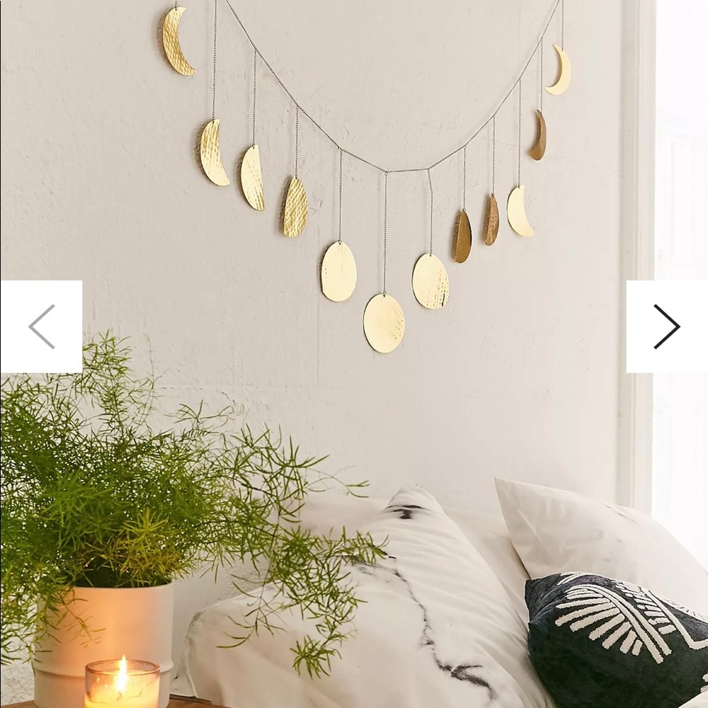 Hammered Extra-Long Metal Moon Cycle Banner